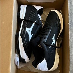 Mizuno Black and White Athletic Shoes